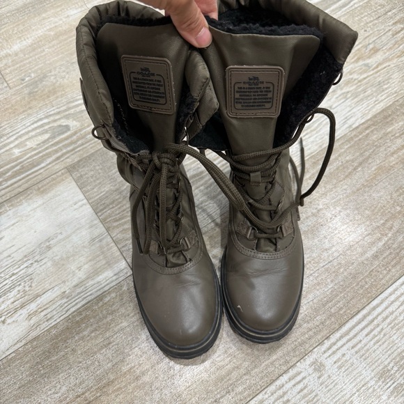 Coach fleece lined Winter Boots - Picture 3 of 9